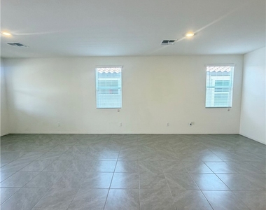 4256 Scarlet Cob Avenue - Photo Thumbnail 5