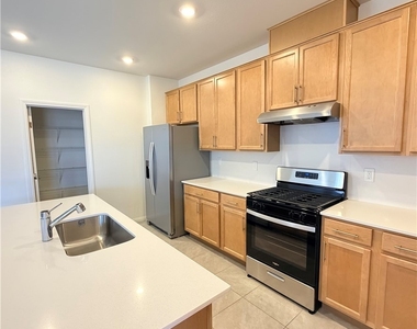 4256 Scarlet Cob Avenue - Photo Thumbnail 9