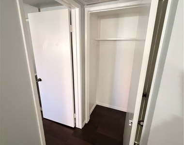 1405 Vegas Valley Drive - Photo Thumbnail 17