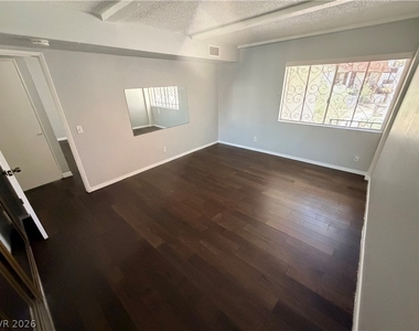 1405 Vegas Valley Drive - Photo Thumbnail 19