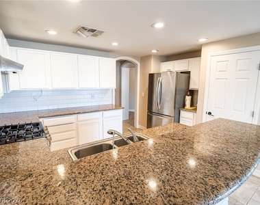 10809 Garden Mist Drive - Photo Thumbnail 9