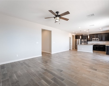 8318 Timberline Grove Avenue - Photo Thumbnail 4