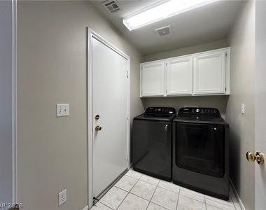 2543 New Morning Avenue - Photo Thumbnail 7