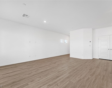 1111 Saffron Toucan Lane - Photo Thumbnail 4