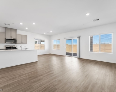 1111 Saffron Toucan Lane - Photo Thumbnail 2