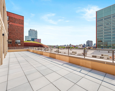 151 S Elliott Pl - Photo Thumbnail 4