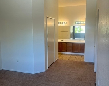 10245 S Maryland Parkway - Photo Thumbnail 24