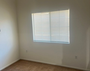 10245 S Maryland Parkway - Photo Thumbnail 16
