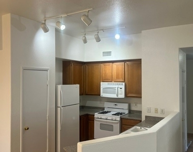 10245 S Maryland Parkway - Photo Thumbnail 8