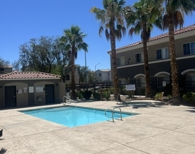 10245 S Maryland Parkway - Photo Thumbnail 28