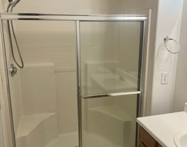 10245 S Maryland Parkway - Photo Thumbnail 10