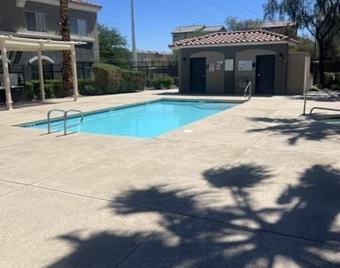 10245 S Maryland Parkway - Photo Thumbnail 30