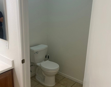 10245 S Maryland Parkway - Photo Thumbnail 27