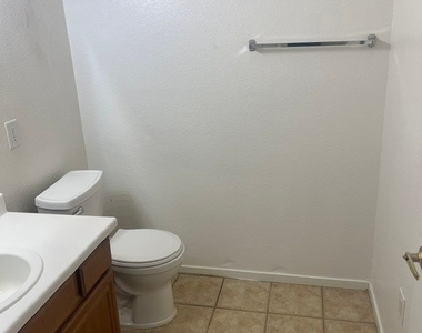10245 S Maryland Parkway - Photo Thumbnail 11