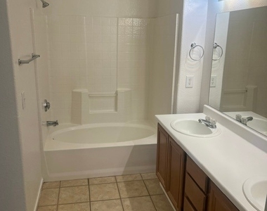 10245 S Maryland Parkway - Photo Thumbnail 26