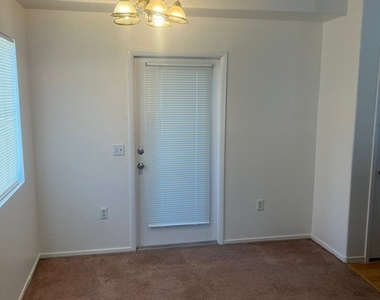 10245 S Maryland Parkway - Photo Thumbnail 4