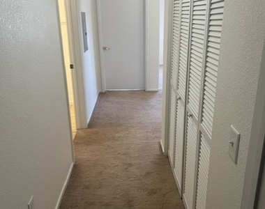 10245 S Maryland Parkway - Photo Thumbnail 20