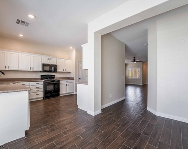 3230 Orange Sun Street - Photo Thumbnail 8