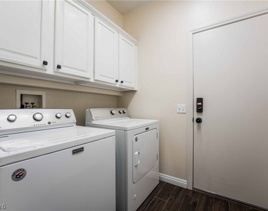 3230 Orange Sun Street - Photo Thumbnail 18