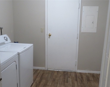 6750 Del Rey Avenue - Photo Thumbnail 4