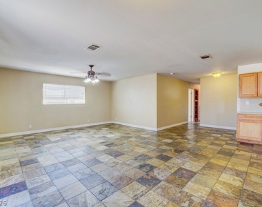 3990 Syracuse Drive - Photo Thumbnail 2