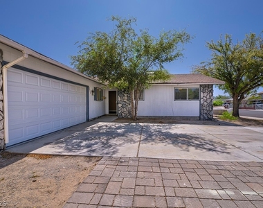 3990 Syracuse Drive - Photo Thumbnail 9