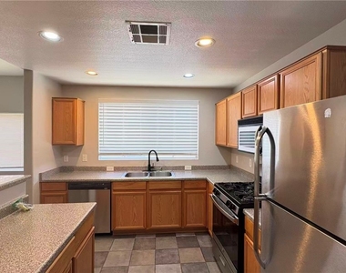 9330 Maule Avenue - Photo Thumbnail 2
