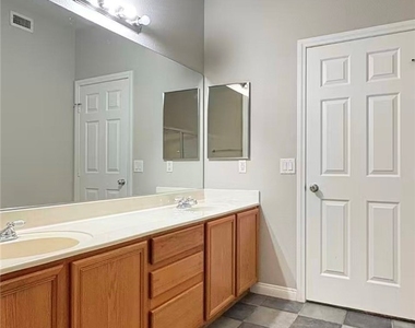 9330 Maule Avenue - Photo Thumbnail 11