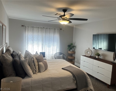 8476 Sewards Bluff Avenue - Photo Thumbnail 7