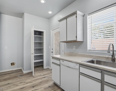 1708 Dwayne Stedman Avenue - Photo Thumbnail 8