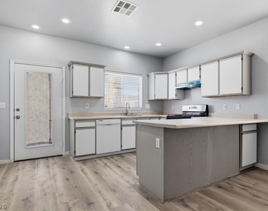 1708 Dwayne Stedman Avenue - Photo Thumbnail 6