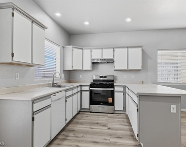 1708 Dwayne Stedman Avenue - Photo Thumbnail 7