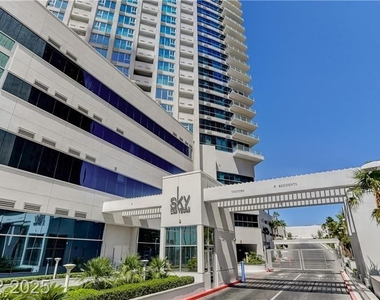 2700 Las Vegas Boulevard - Photo Thumbnail 1