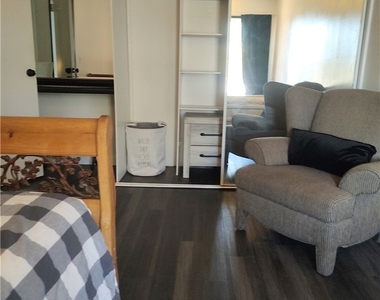 1507 Elizabeth Avenue - Photo Thumbnail 7