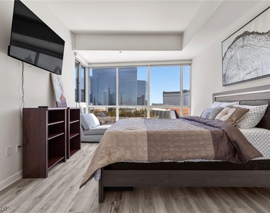 4575 Dean Martin Drive - Photo Thumbnail 8
