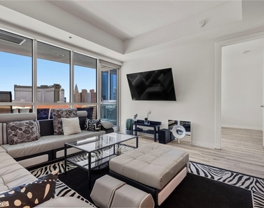 4575 Dean Martin Drive - Photo Thumbnail 7