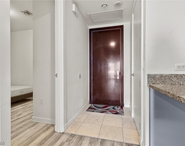 4575 Dean Martin Drive - Photo Thumbnail 12