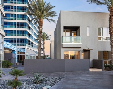 4575 Dean Martin Drive - Photo Thumbnail 36