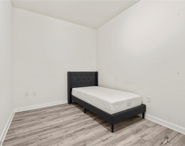 4575 Dean Martin Drive - Photo Thumbnail 14