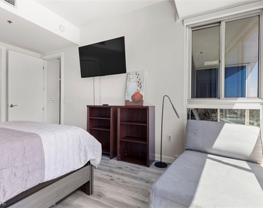 4575 Dean Martin Drive - Photo Thumbnail 9