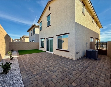 1085 Gentle Swan Street - Photo Thumbnail 17