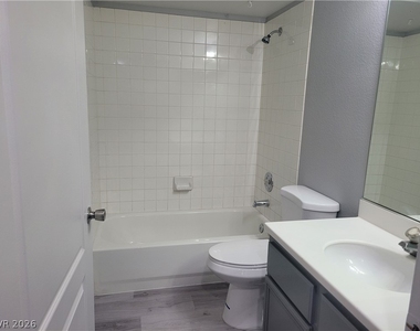 6917 Cobre Azul Avenue - Photo Thumbnail 17