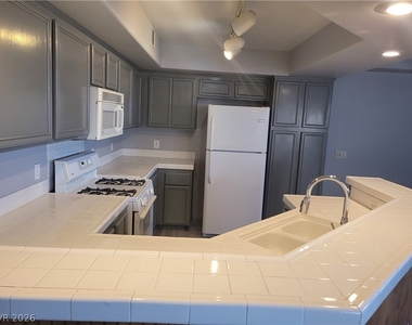 6917 Cobre Azul Avenue - Photo Thumbnail 5
