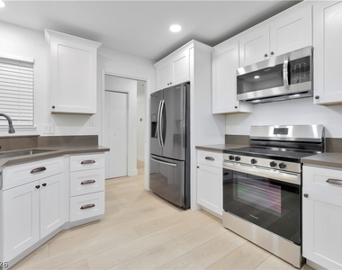 105 Marigold Lane - Photo Thumbnail 11