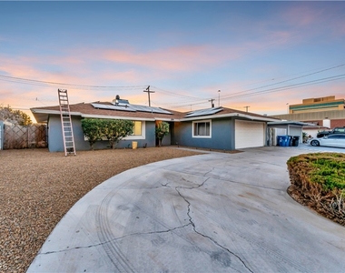 105 Marigold Lane - Photo Thumbnail 3