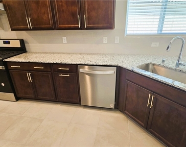 5912 Bruselas Street - Photo Thumbnail 10