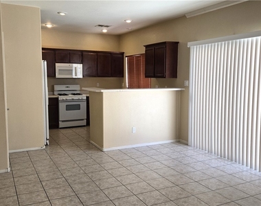 1154 Maple Pines Avenue - Photo Thumbnail 4