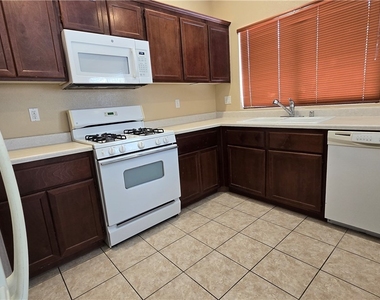 1154 Maple Pines Avenue - Photo Thumbnail 7