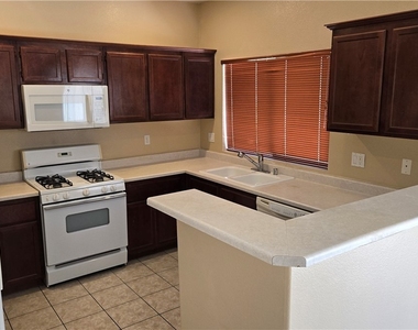 1154 Maple Pines Avenue - Photo Thumbnail 6