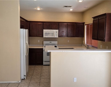 1154 Maple Pines Avenue - Photo Thumbnail 5